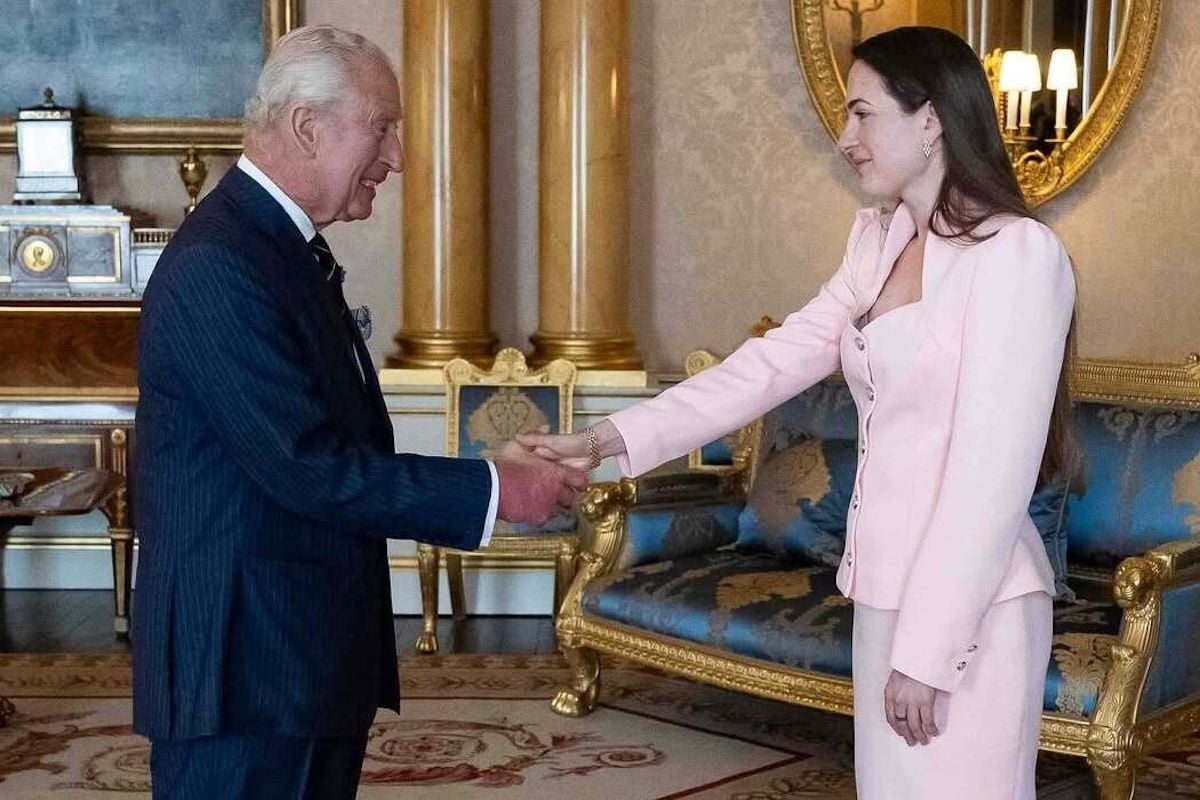 Король Чарльз принял украинскую правозащитницу Александру Матвийчук в Букингемском дворце