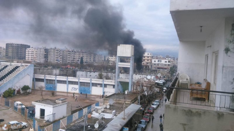 Неподалеку от военной базы РФ в сирийской Латакии прогремел страшный взрыв: показано первое жуткое фото, есть погибшие и раненые