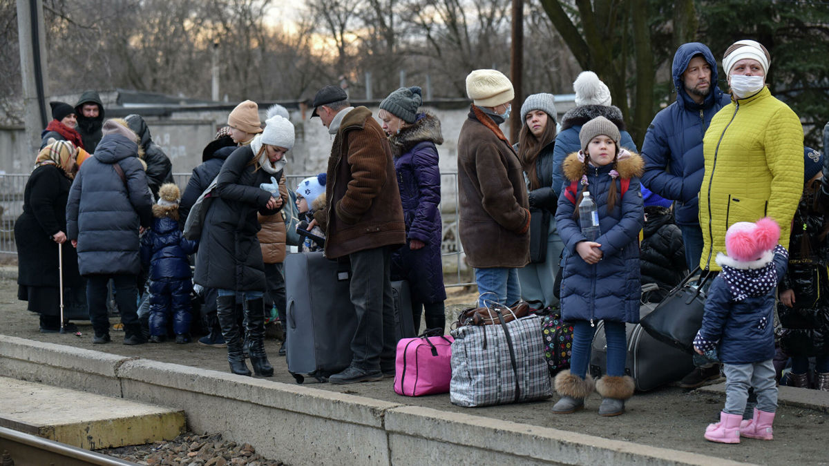 "Как тут можно жить?" - в Сети показали, в каких условиях РФ разместила жителей "ДНР" в Таганроге