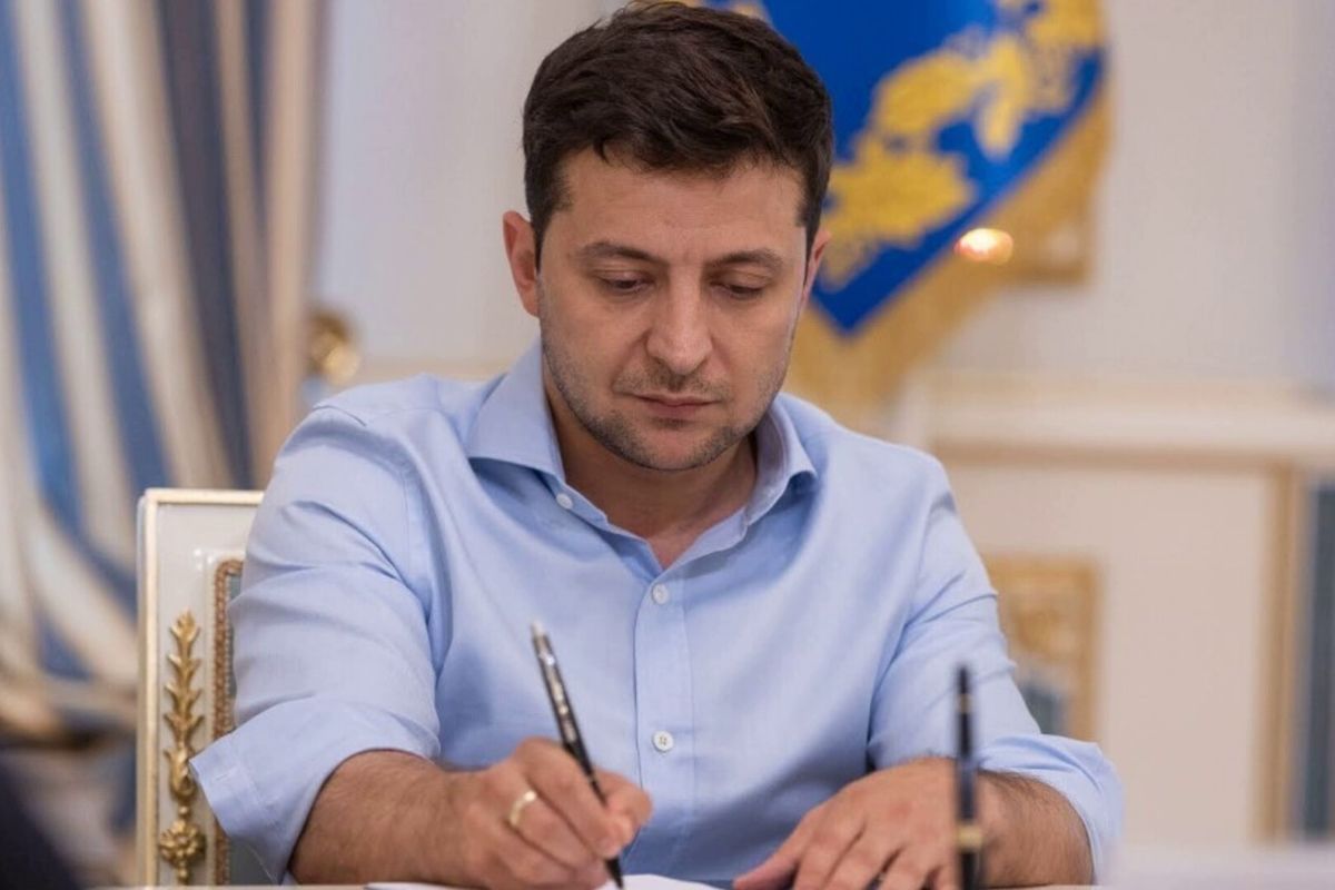 ​Зеленский запретил судам под флагами России появляться на водных путях и в портах Украины - закон подписан