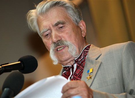 Левко Лукьяненко не спасли: легендарный диссидент и Герой Украины скончался в реанимации Киева