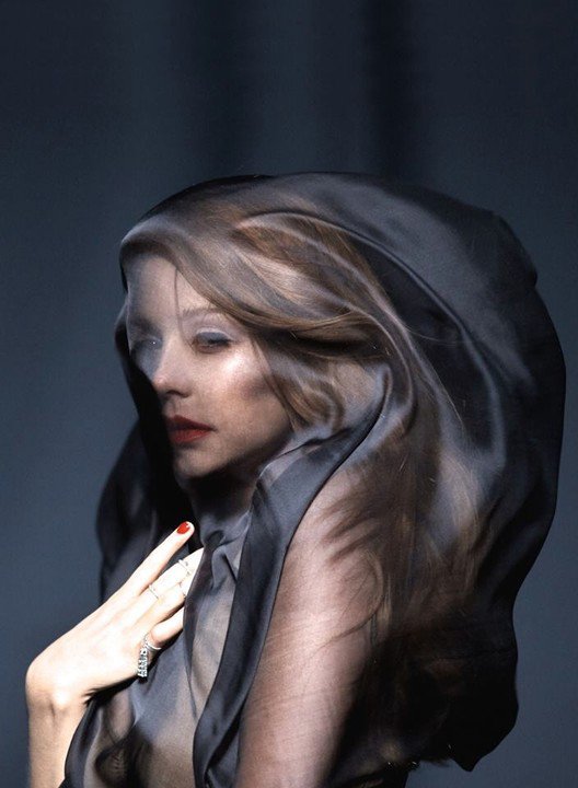 Тина Кароль снялась в фотосессии украинского глянца "Vogue"