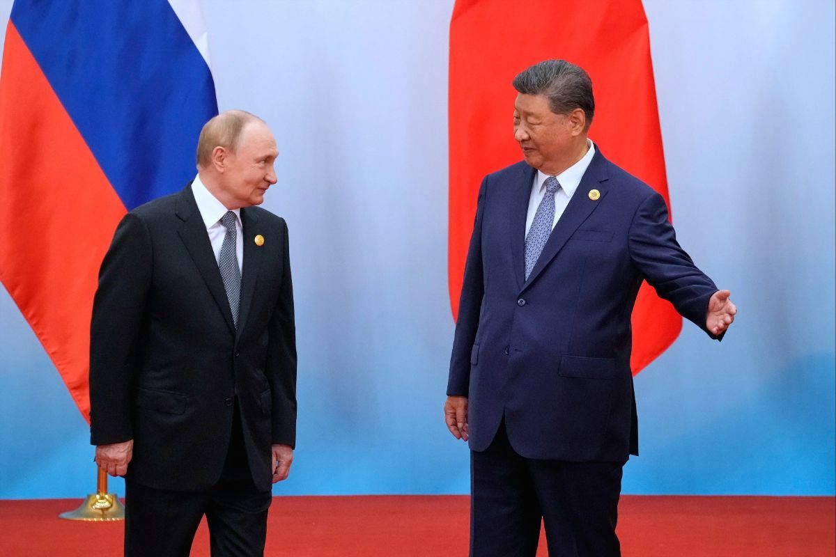 Китай скупает у РФ не только нефть, но и золото: FT фиксирует рекордные поставки