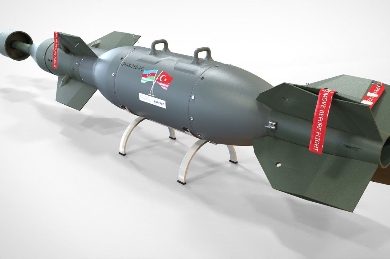СМИ: Азербайджан поставляет Украине 270-килограммовые управляемые бомбы QFAB-250 LG для Су-25