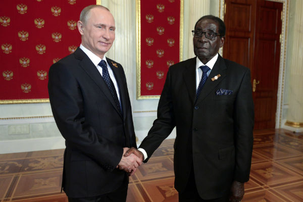Россия позорно проигрывает Китаю в гонке по влиянию на Зимбабве - политолог предсказал, что с уходом Мугабе в ООН станет на одного противника Украины меньше