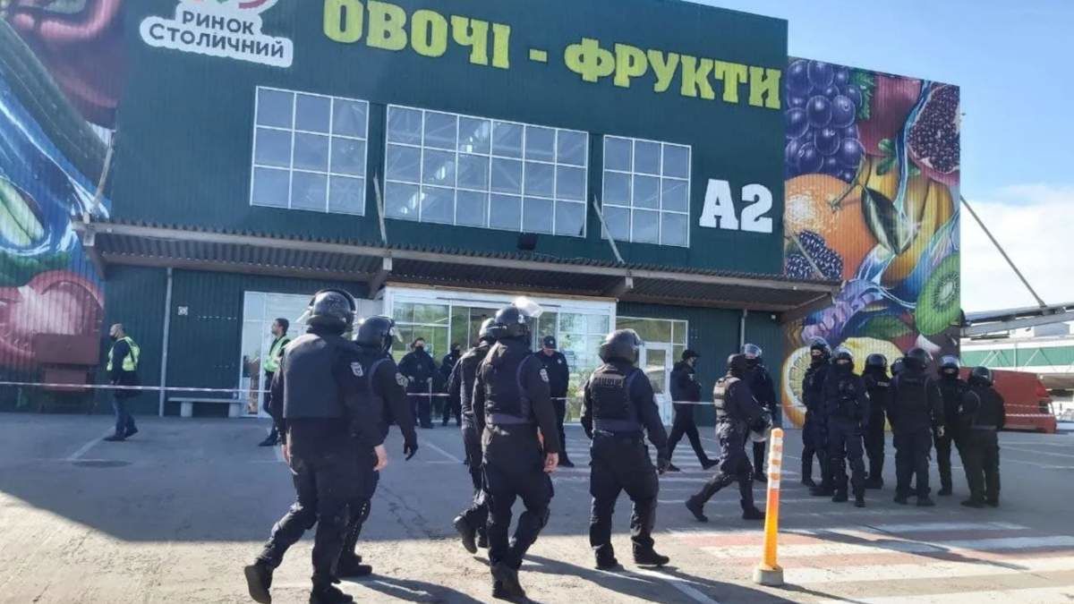 Захват рынка "Столичный" под Киевом: сотни "титушек" на БРДМ готовят штурм кордона полиции