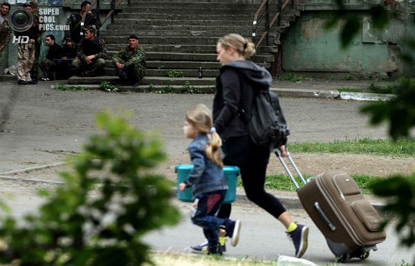 Соцопрос: почти 90% жителей оккупированного Донбасса не хотят оттуда уезжать
