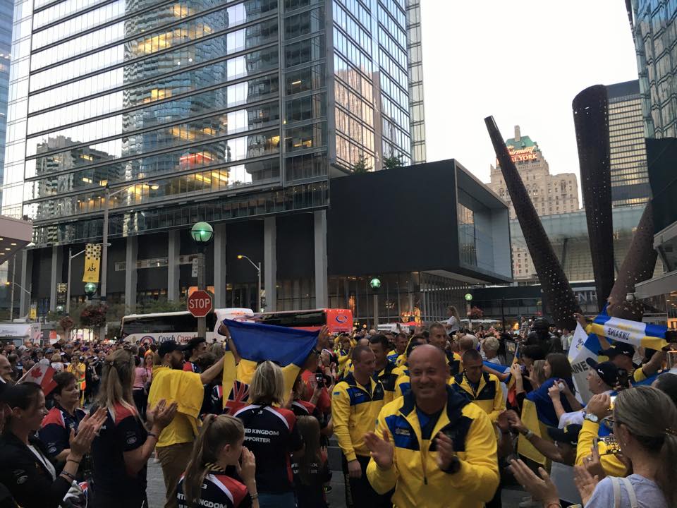 Сине-желтый флаг развевается по всему Торонто: в Сети появились трогательные видеокадры, как канадские зрители приветствовали украинскую сборную "Игры непокоренных"