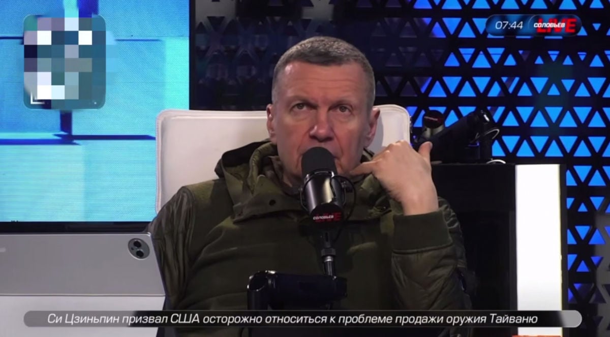 Соловьев предложил России "ударить по заводам, производящим Starlink", и сжечь свои спутники 