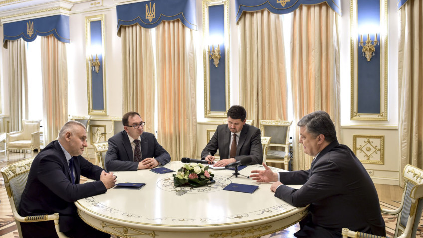 Порошенко пообещал бороться за всех украинцев, попавших в российский плен: мы их освободим, как освободили Савченко 