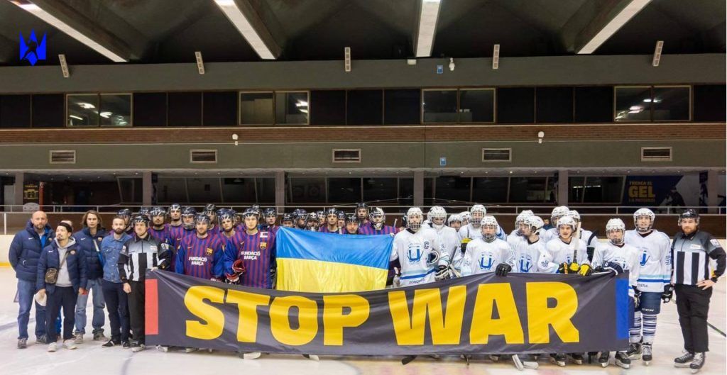 Российские хоккеисты спровоцировали драку "стенка на стенку" с украинцами и были избиты 