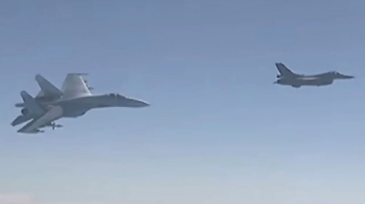 Подробности боя F-16 и Су-35: хитрый маневр летчиков ВСУ не оставил шансов российскому пилоту