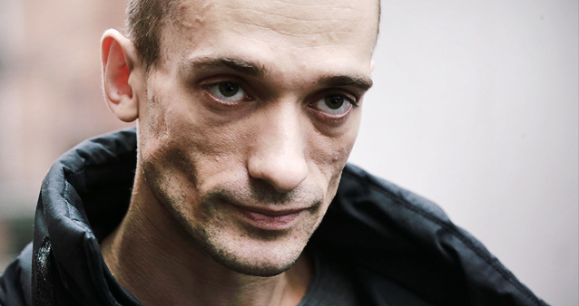"В России массы либо мертвы, либо спят. На Майдане были другие люди", - Павленский