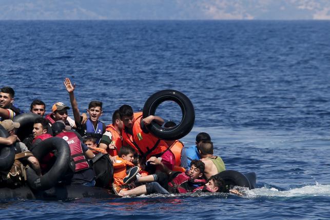 У берегов Греции утонули минимум 28 сирийских мигрантов: продолжают находить новых погибших