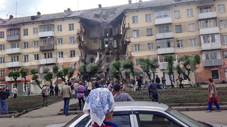 В Кемеровской области в России рухнул жилой дом. Из-под завалов продолжают извлекать раненых и погибших
