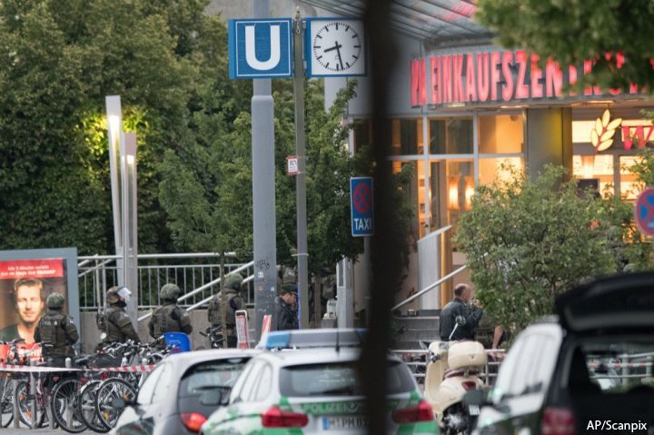 Мюнхенский стрелок оказался немцем из квартала для неимущих, - СМИ (кадры)