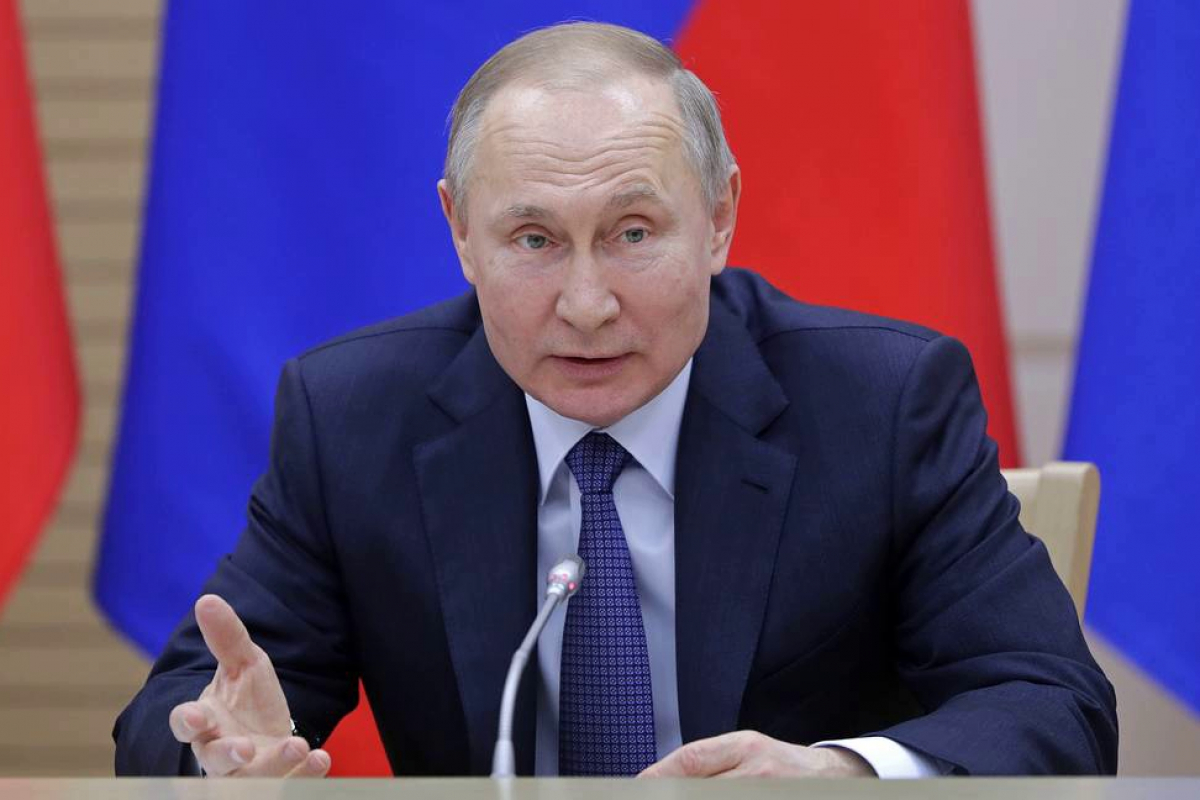 ​Путин отреагировал на флаг ЛГБТ на посольстве США в Москве: "Кое-что показали"