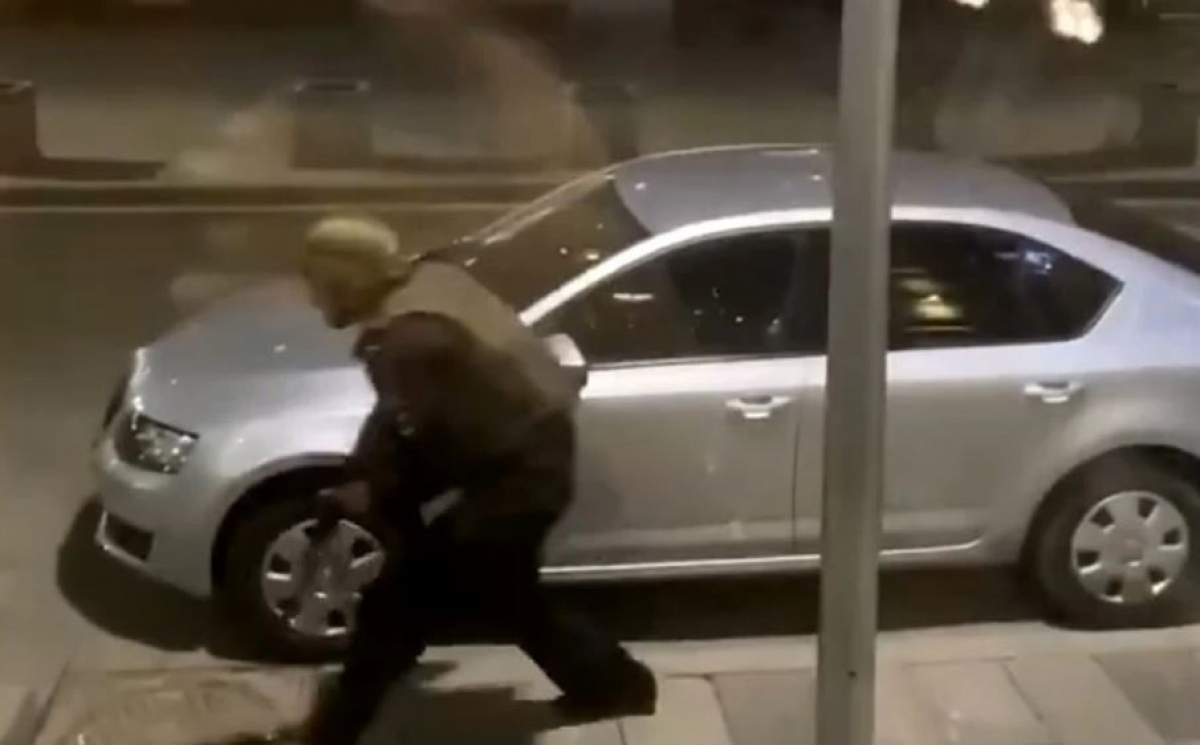 В Москве группа вооруженных людей напала на штаб-квартиру ФСБ на Лубянке: много убитых и раненных