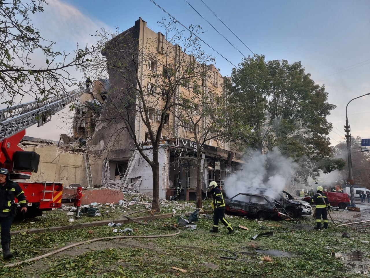 ​В отеле могло находиться до 23 человек: опубликованы кадры последствий обстрела Черкасс