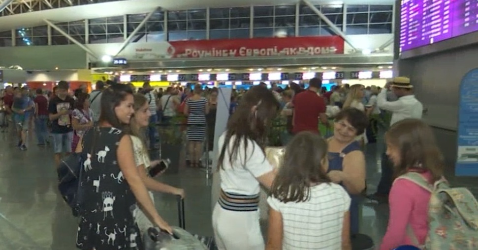 "После нашей войны что нам бояться какого-то переворота?". Граждане Украины летят в Турцию, несмотря ни на что