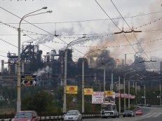 В Мариуполе горел завод Ахметова