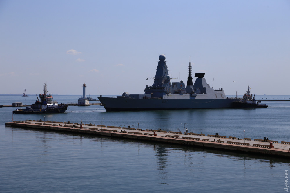 В Одесский морской порт зашли 4 корабля НАТО – кадры 