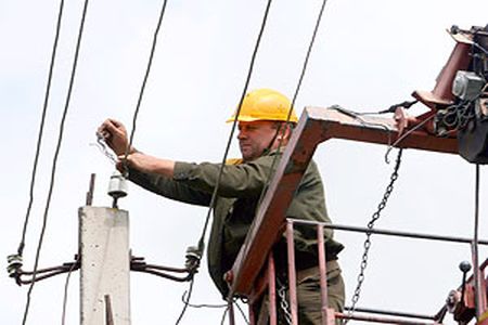 В Трехизбенке и Чернухино Луганской области восстановлено электроснабжение