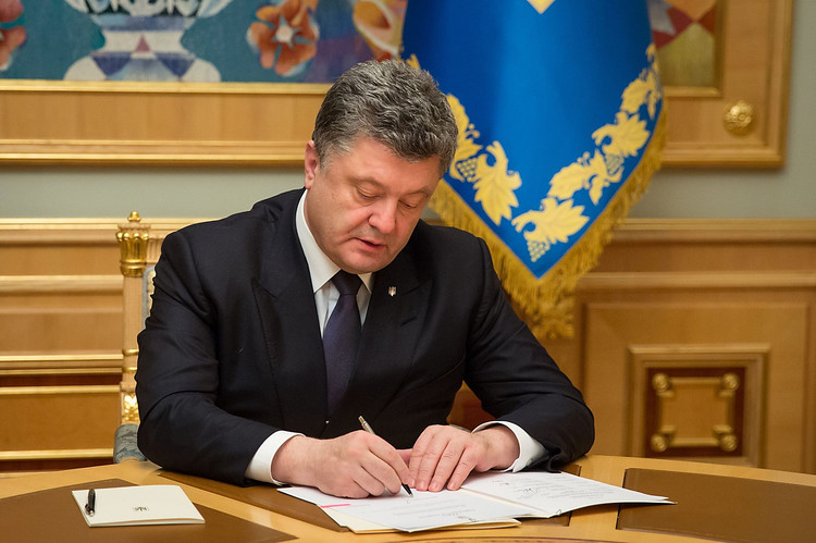 Порошенко подписал указ: Украине будет легче получить доступ к мировому вооружению