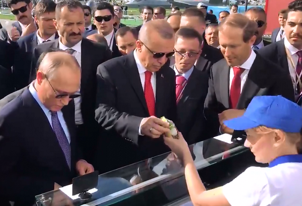 Путин сделал подарок Эрдогану и его делегации: россияне в бешенстве от "щедрости" президента - видео