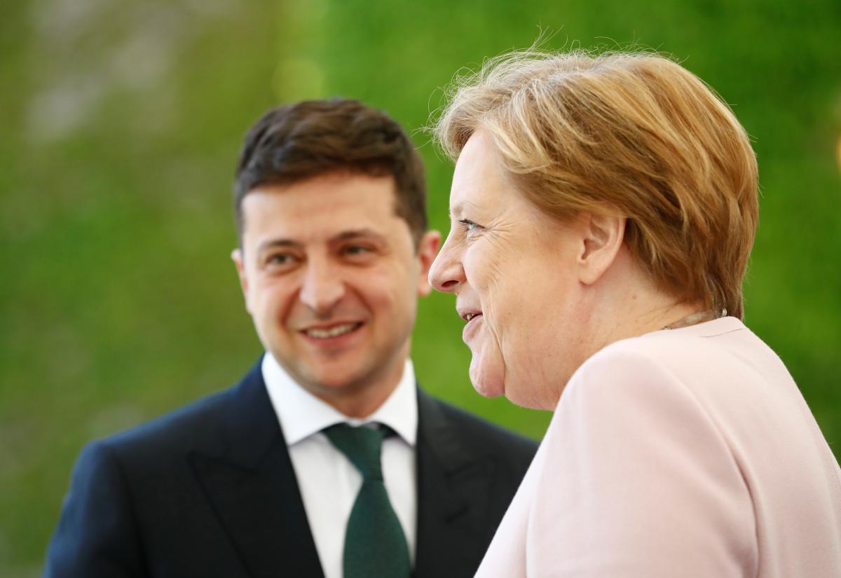 Разведение войск на Донбассе: Меркель неожиданно позвонила Зеленскому
