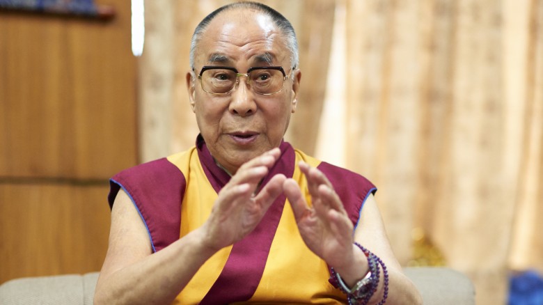Далай-лама считает, что почти 15 лет пребывания Путина у власти - это "многовато"