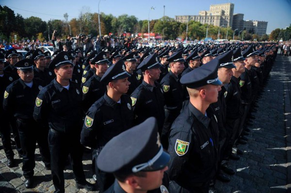 ​В Харькове сразу после присяги новоиспеченные полицейские задержали правонарушителя