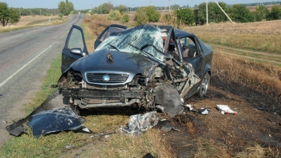 Военный КАМАЗ раздавил легковое авто в Днепропетровской области