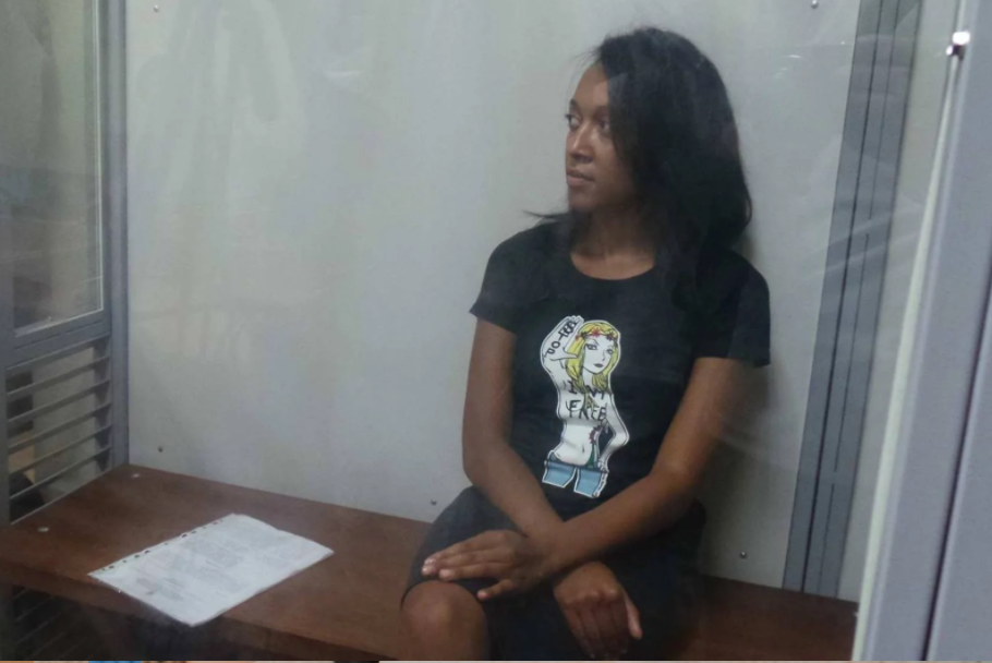Скандальную активистку Femen, которая напала на президента, ждет серьезное наказание: стали известны подробности 