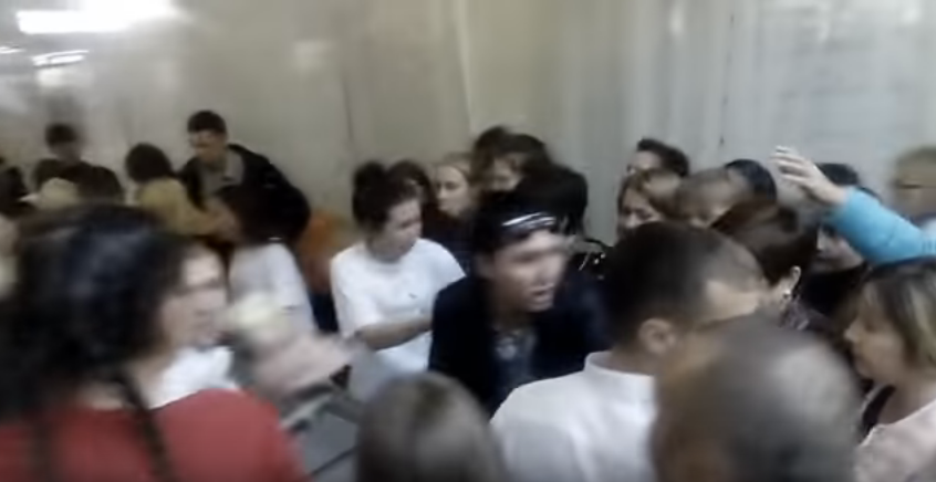Истинный облик россиян: сотни жителей Стерлитамака устроили массовую потасовку во время бесплатной раздачи мороженного 