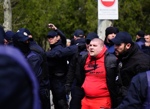 В Одессе на праздновании Дня освобождения города произошла драка между патриотами и "ватой" (видео)