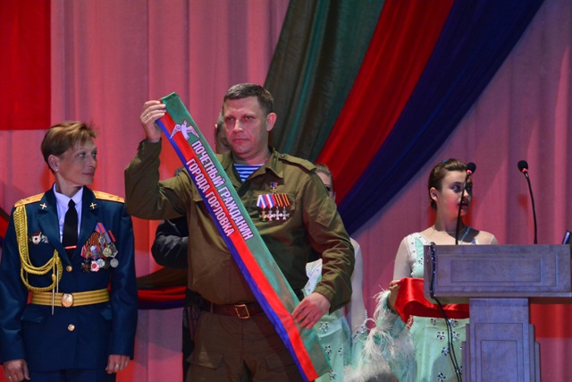 Террорист наградил террористку в городе террористической "славы": Захарченко сделал "почетным гражданином" оккупированной Горловки одиозную карательницу "ДНР" "Корсу"