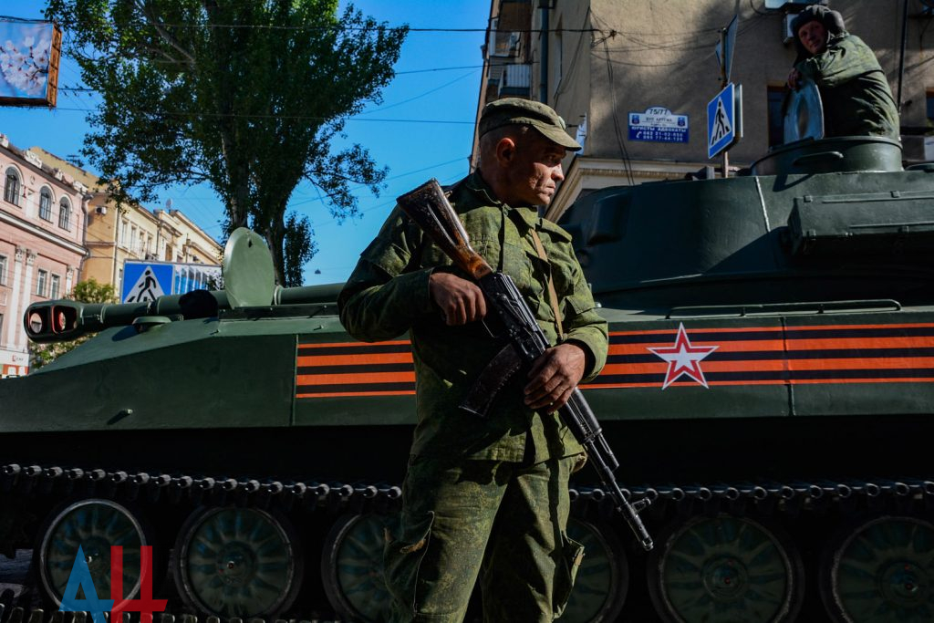 Парады победы 9 мая в Донецке и Луганске: онлайн трансляция, как боевики гордятся "последними парадами"