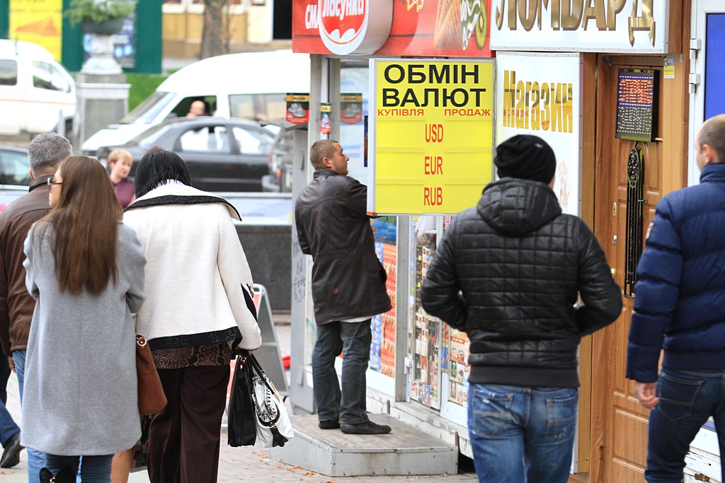 "Укрдилинг": доллар на межбанке снова возрос до 32,40 гривен