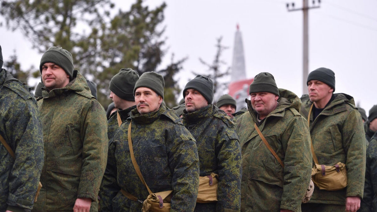Мобилизованных в РФ сразу же бросают в бой: в ISW назвали два направления, куда их отправляют