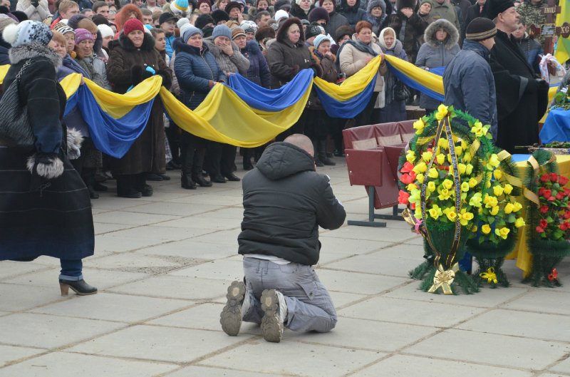 Зрители в шоке: Зеленский в фильме "Слуга народа" высмеял погибших воинов АТО, Героев Майдана, назвал войну гражданской и призвал к разделению Украины