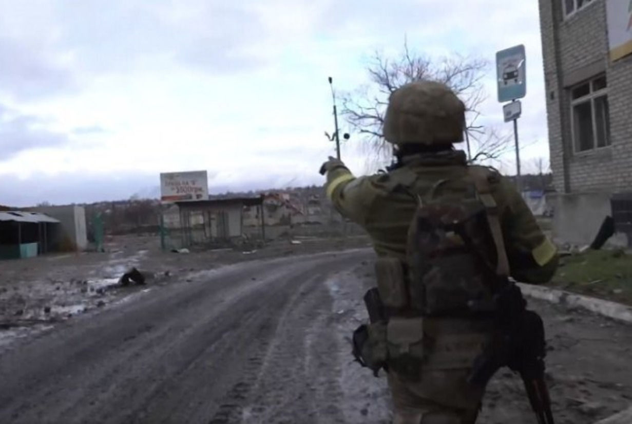 Военкор про бои в Соледаре: "Ситуация усложнилась, на каждое наше подразделение враг выставляет 5"