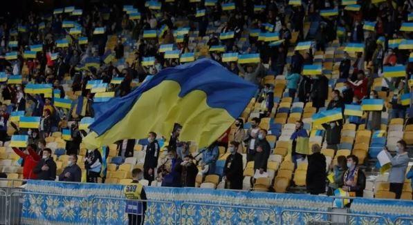Зарядить эмоциями: в Украине хотят вернуть болельщиков на стадионы 