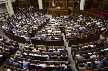 Законопроект Порошенко о создании антикоррупционного бюро принят парламентом в первом чтении 