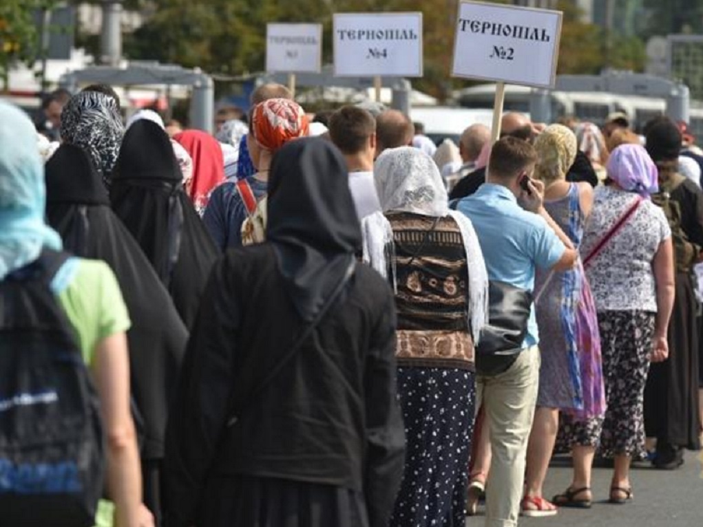 Силовики предотвратили провокацию на Крещатике: паломники пытались пронести на молебен ножи и металлические трубы