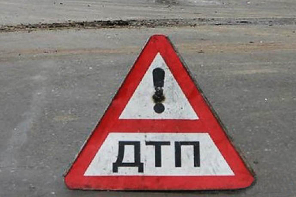 В результате ДТП в Киеве перевернулась инкассаторская машина известного банка - фото