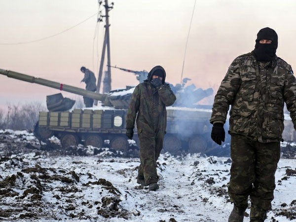Батальон "Донбасс": бои с применением тяжелой артиллерии за Углегорск продолжаются, Енакиево под обстрелом