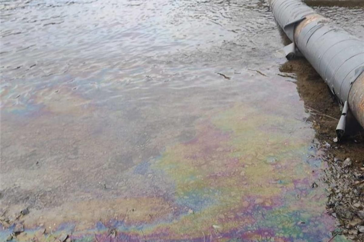 Пятно топлива после удара РФ по Днестровской ГЭС движется в Молдову: Киев предупредил Кишинев об угрозе