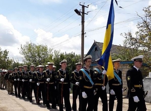Душераздирающие кадры: Украина простилась с погибшим Героем с позывным "Дед", которого боевики передали в мешке