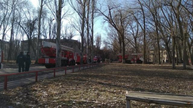 ЧП в оккупированном Донецке: пожарные обнаружили тело пациента в сгоревшей палате больницы № 24  - кадры 